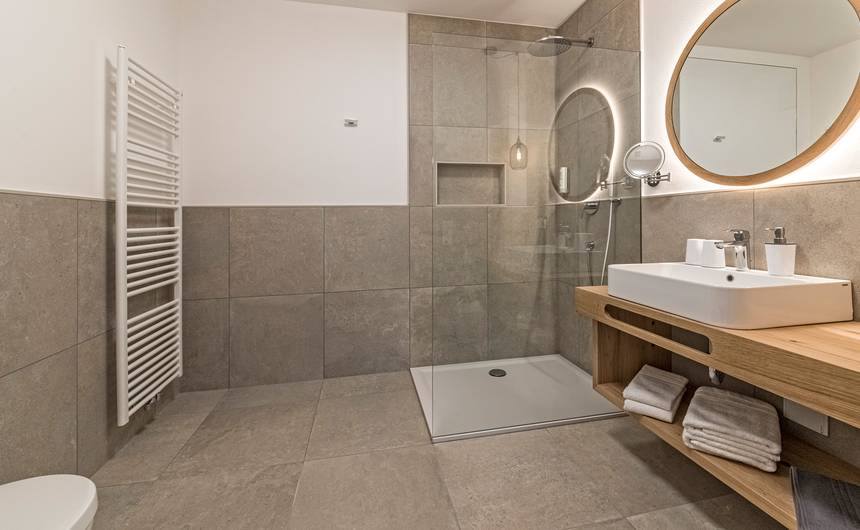 Suite Chardonnay im Garni Hotel Sonngart in Andrian mit modernem Interieur und gemütlicher Einrichtung Suite Chardonnay im Garni Hotel Sonngart in Andrian mit modernem Interieur und gemütlicher Einrichtung